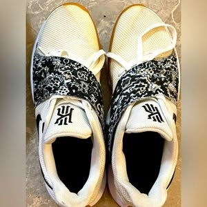 Men’s Nike boys Basketball shoes!